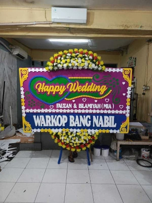 Papan Bunga di Stasiun Pasar Senen