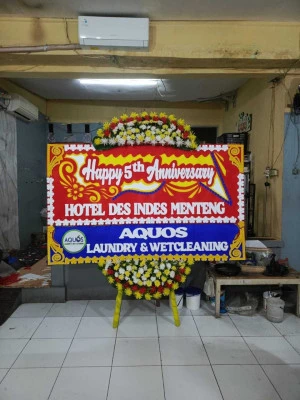 Papan Bunga di Stasiun Pasar Senen