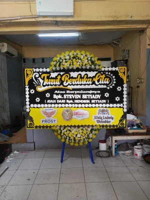 Papan Bunga di Stasiun Pasar Senen