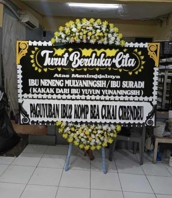 Papan Bunga di Stasiun Pasar Senen