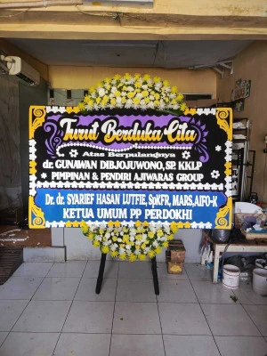 Papan Bunga di Stasiun Pasar Senen